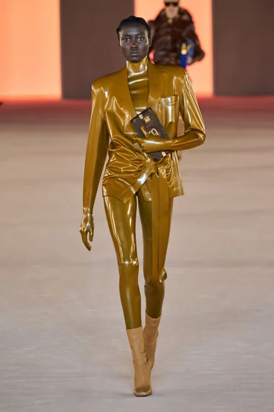 Look 60